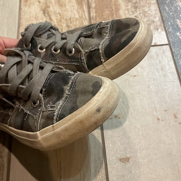 Blowfish slip on tennis shoe size 9 - Picture 5 of 5